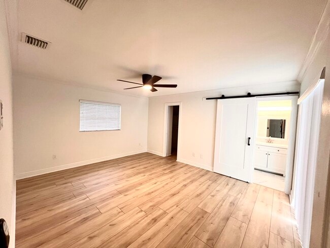 Building Photo - 9400 Listow Terrace