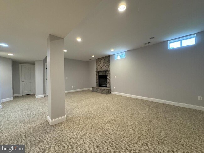 Building Photo - 13868 Piedmont Vista Dr