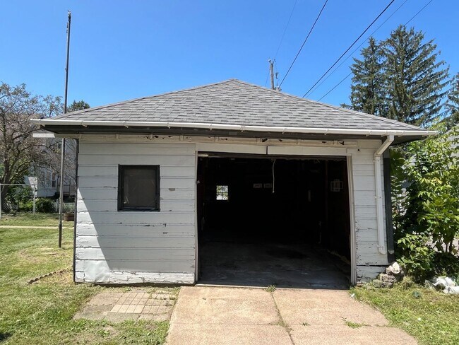 Building Photo - 4 Bed 2 Bath Single Family Home in Wausau