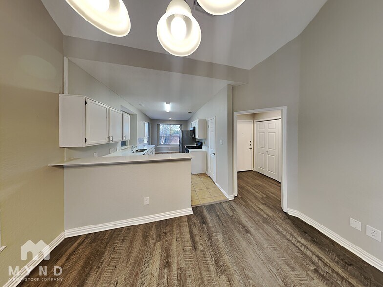 Building Photo - 2341 Baretta Dr