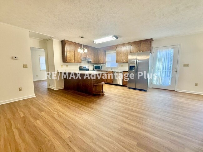 Building Photo - Spacious home with fiber internet close to Charlotte Court House