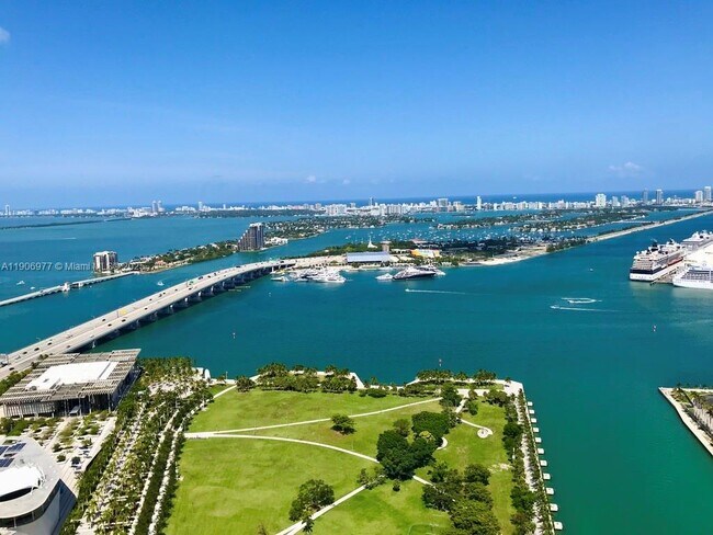Building Photo - 900 Biscayne Blvd