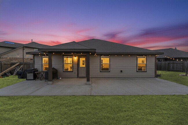 Building Photo - 3206 Sumac Dr