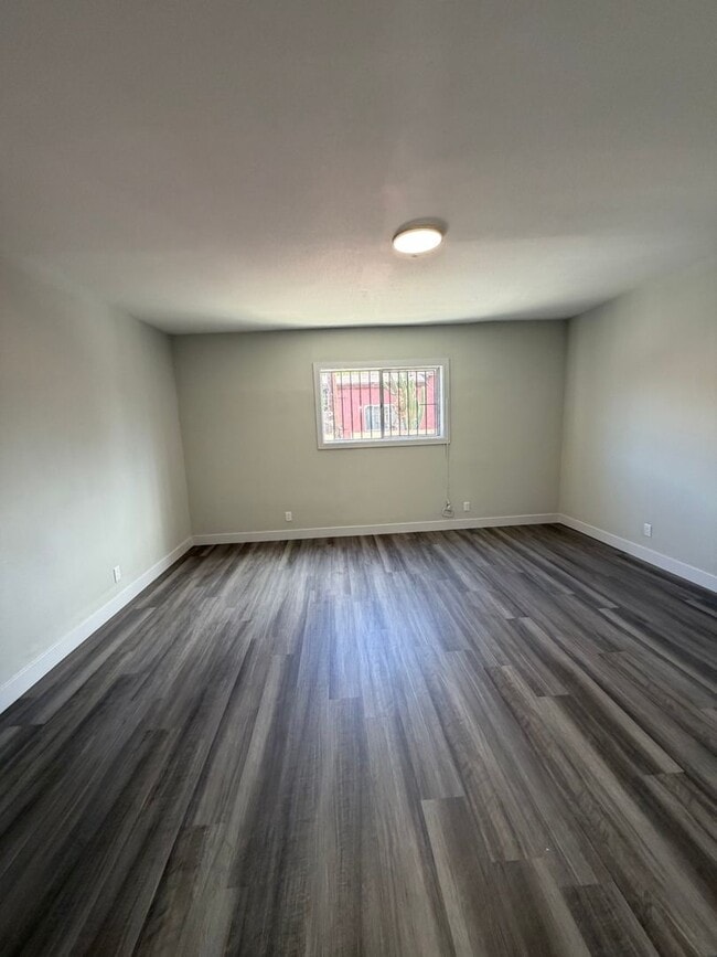 Building Photo - 601 W 94th St