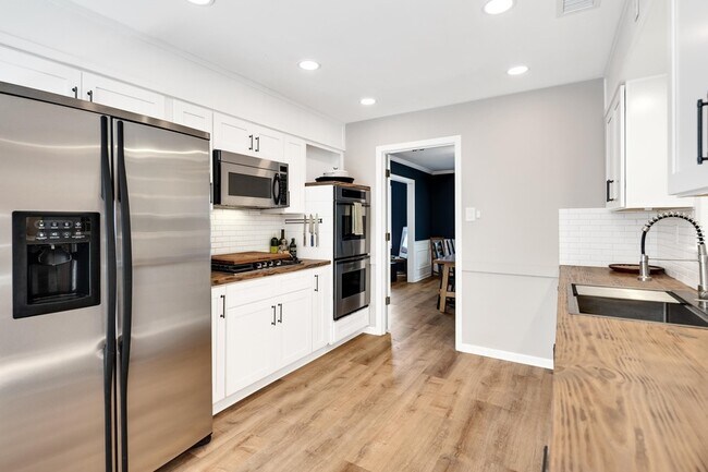Building Photo - 7691 McHenry Cir N