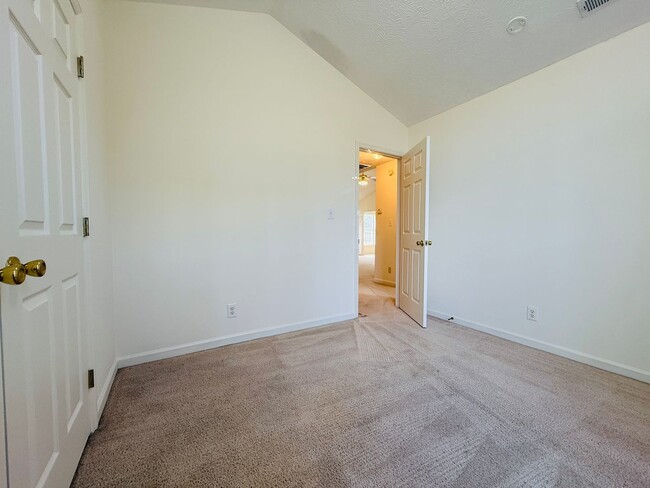 Building Photo - 104 Liberty Ct
