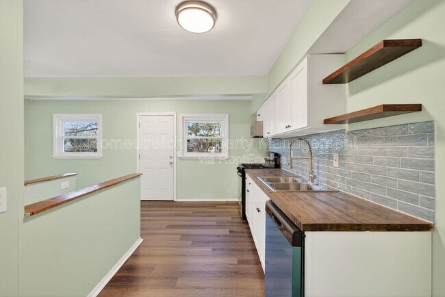 Building Photo - 437 Lancashire Rd