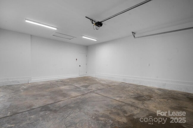 Building Photo - 115 Brentwood Dr