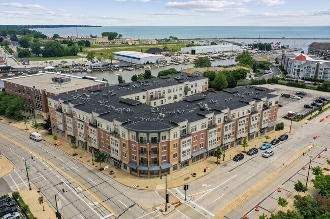 Building Photo - 141 Main St