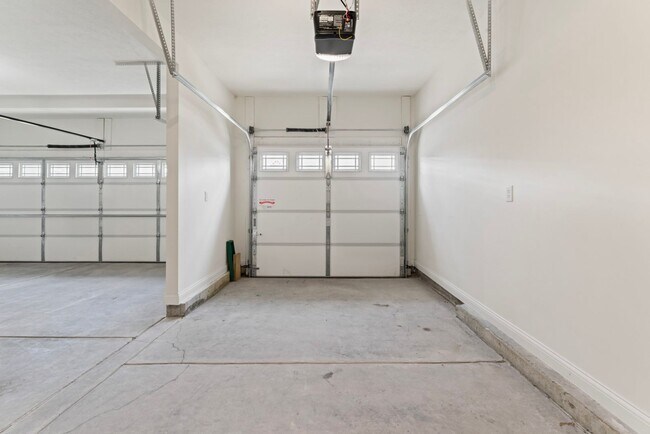 Building Photo - Fenced Yard, Zionsville Schools, Pet Friendly