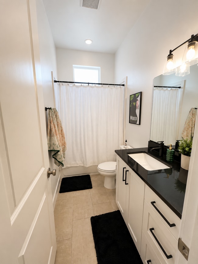 Building Photo - 2831 E Snowberry Dr