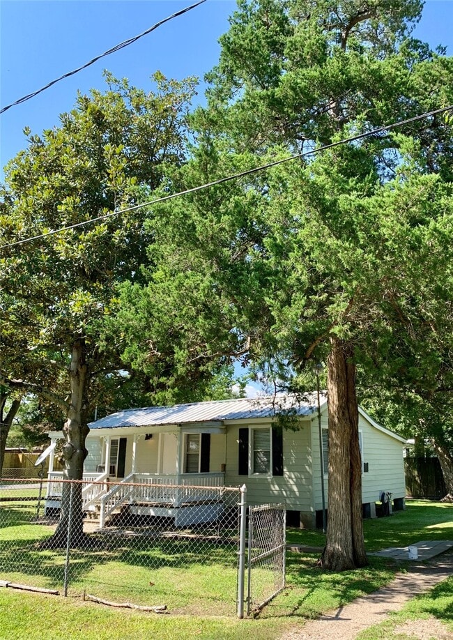 Building Photo - 11858 13th St