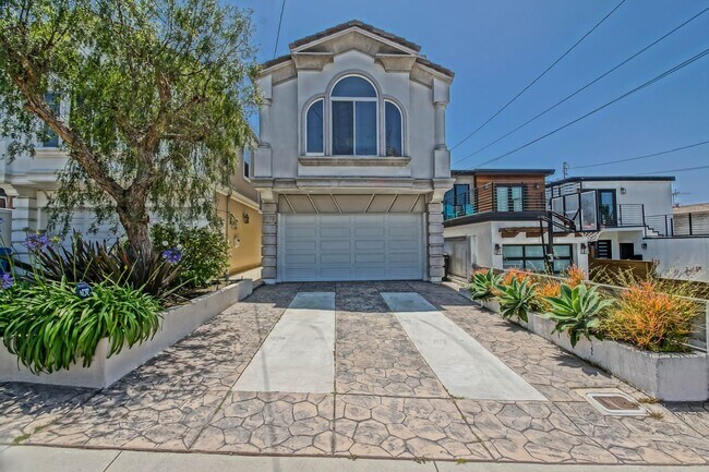 Primary Photo - VERY BRIGHT, SPACIOUS & AIRY GOLDEN HILLS ...