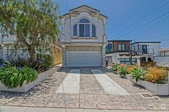Building Photo - VERY BRIGHT, SPACIOUS & AIRY GOLDEN HILLS ...