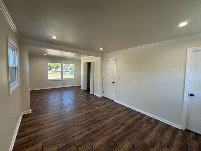 Building Photo - 3702 Chesapeake Way