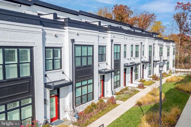 Building Photo - 11382 Emerald Park Rd