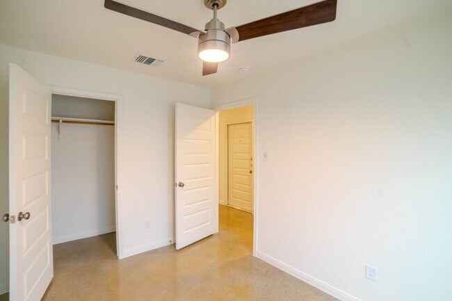 Building Photo - 907 Switchgrass Dr