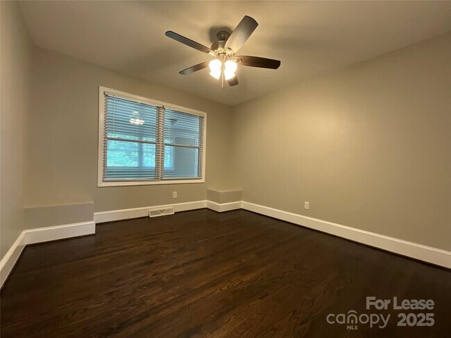 Building Photo - 2014 Eastway Dr