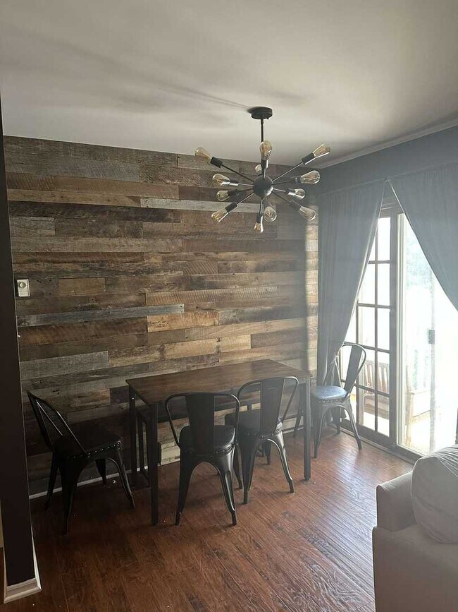 Building Photo - 4402 W Shamrock Ln