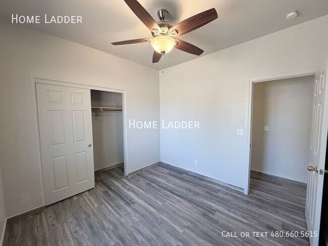 Building Photo - 651 W Fairway Cove Dr