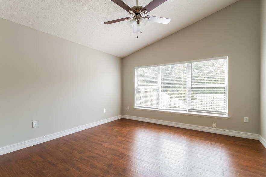Building Photo - 1802 Meadow Pond Way