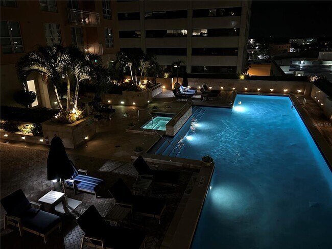 Building Photo - 1350 Main St