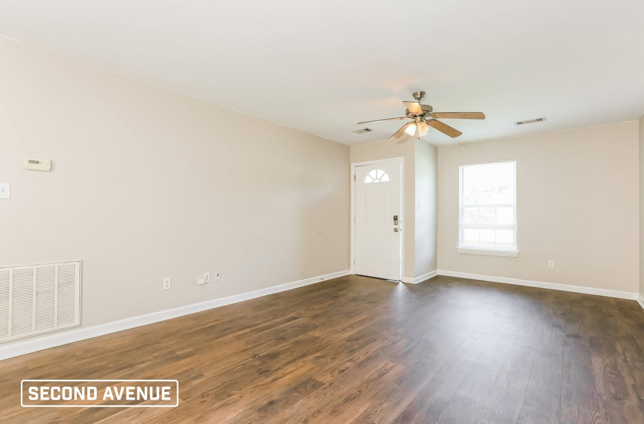 Building Photo - 209 Glenn Oak Dr
