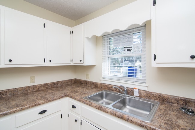 Building Photo - 1536 Coombs Dr