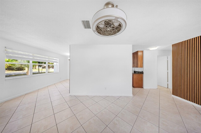 Building Photo - 5921 NE 1st Ave.