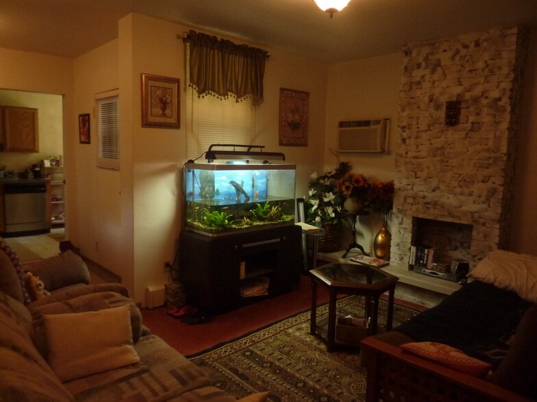 Building Photo - 749 S Millvale Ave