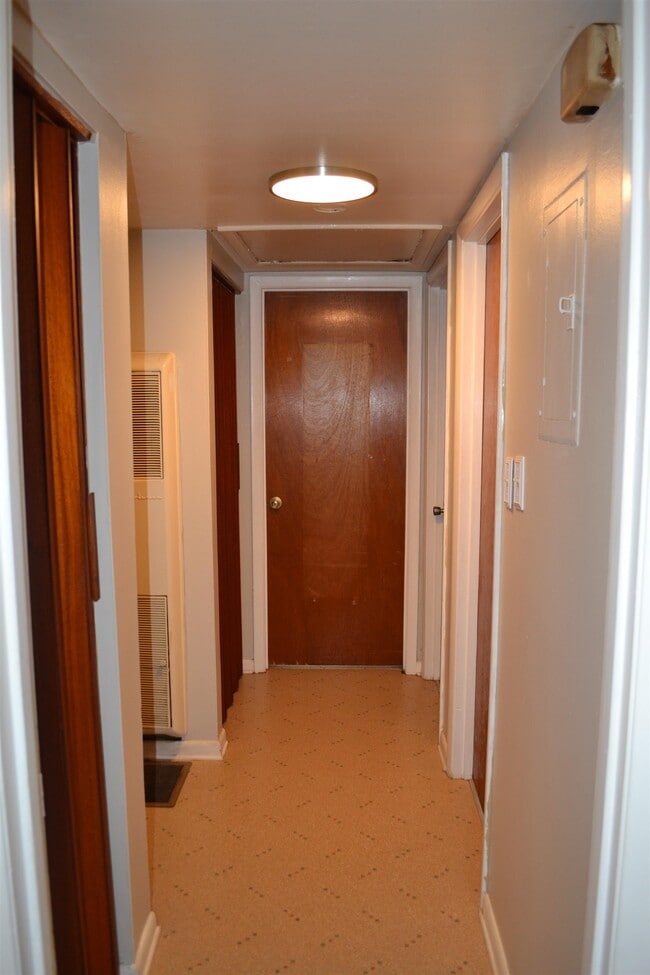 Building Photo - 1819 Mayhew St