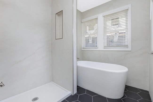 Building Photo - 412 E Oakland Ave