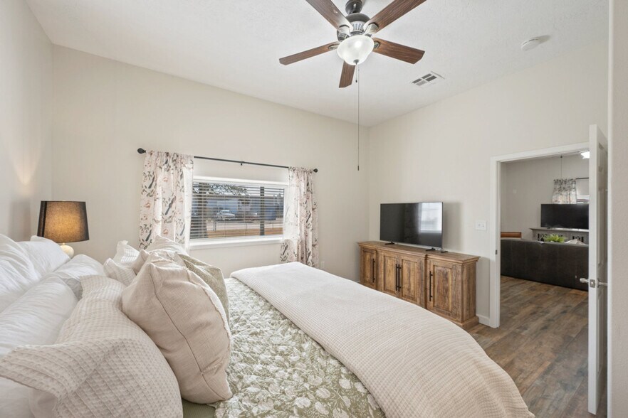 Building Photo - 6166 Imperial Loop Dr