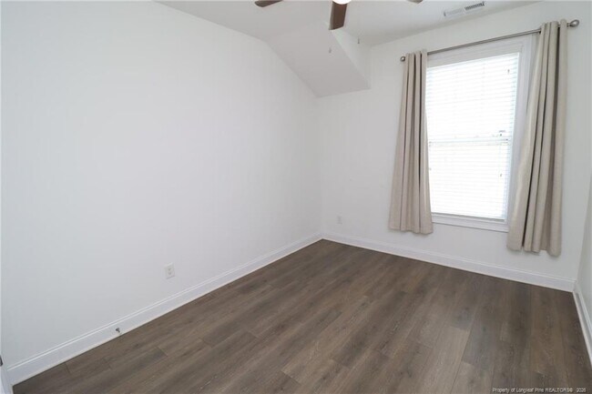 Building Photo - 556 Balsam Fir Dr