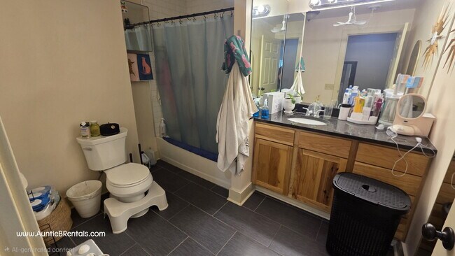Building Photo - 2 Bed - 1 Bath Upper level unit in a triplex - Updated Unit