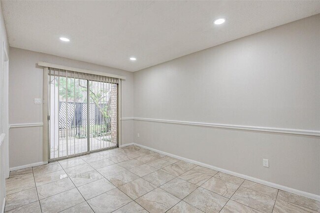 Building Photo - 7900 Westheimer Rd