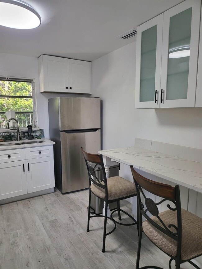 Building Photo - 4807 Ponce de Leon Blvd