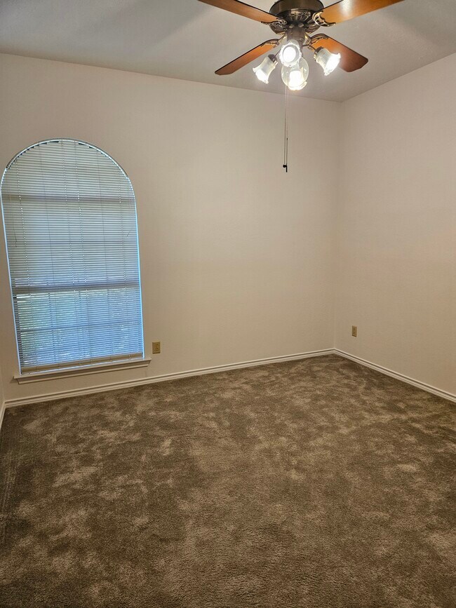 Building Photo - 3913 Davis Cir