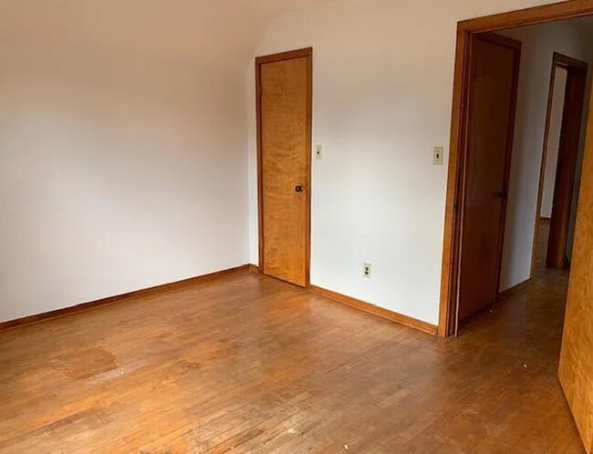 Building Photo - VIDEOTOUR: Remarkable 4-bedroom Home! PETS WELCOME