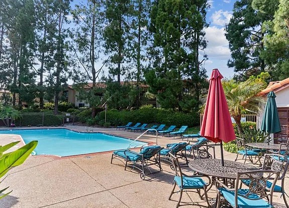Building Photo - 1 Bedroom Gem in Carmel Valleys Top Notch ...