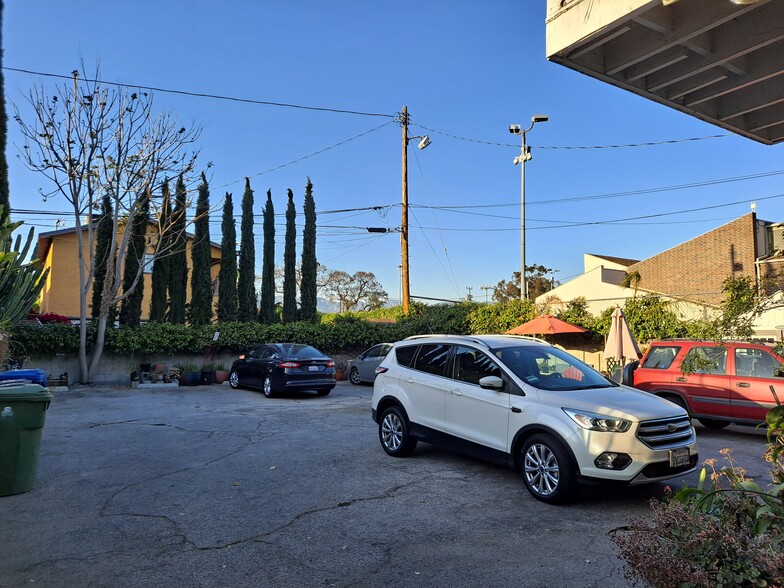 Building Photo - 4137 Chevy Chase Dr