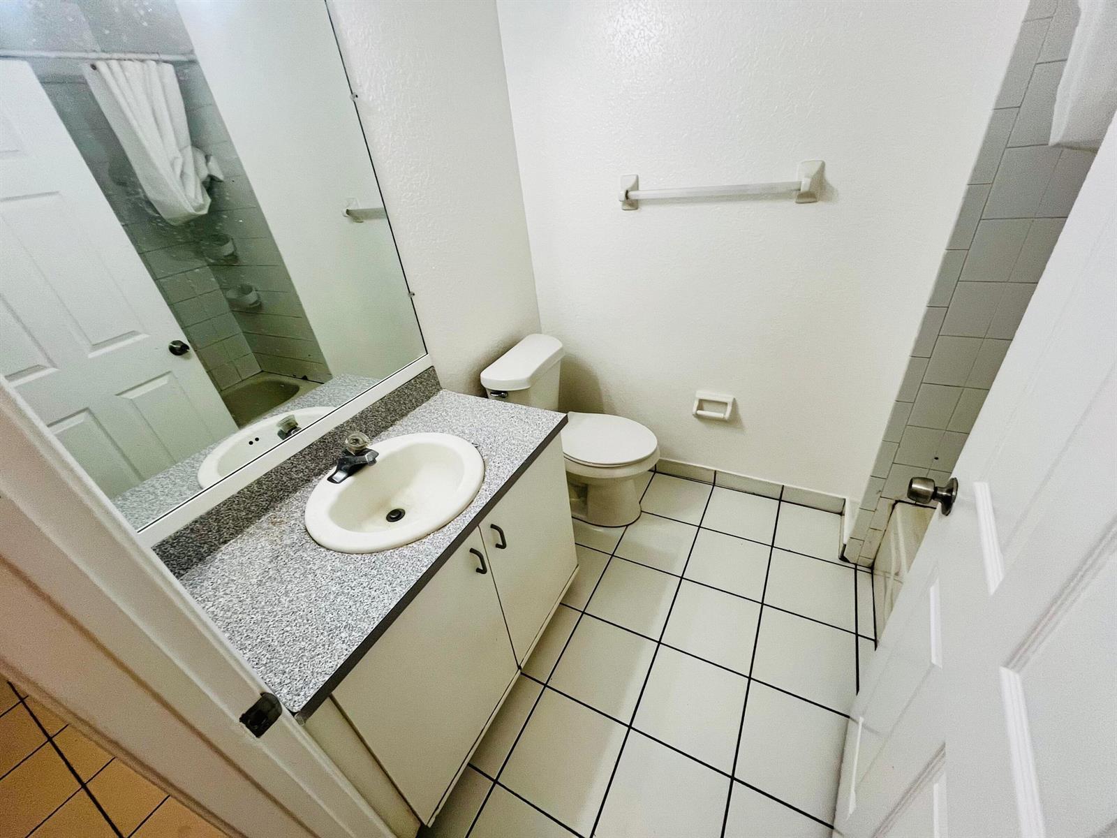 Building Photo - 13707 Yarmouth Ct