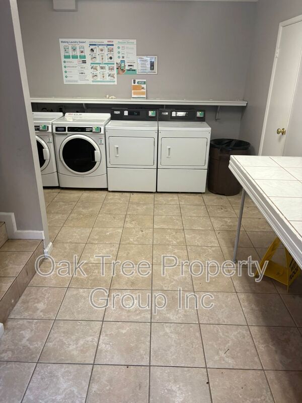 Building Photo - 418 6th St