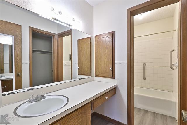 Building Photo - 3718 Brookhollow Dr