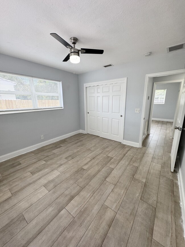 Building Photo - 350 Cypress Dr