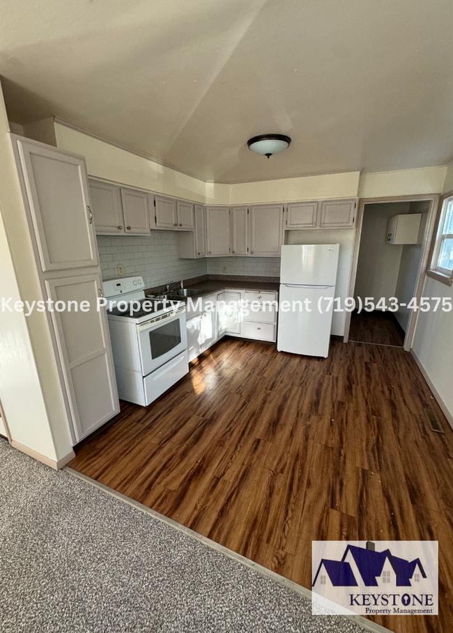 Building Photo - Charming 2-Bedroom Ranch-Style Home with Attached Garage $1280/$1280