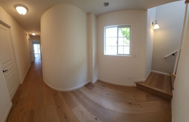 Building Photo - Contemporary Beautiful Spacious 4 bed 3 bath home