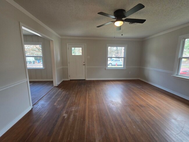 Building Photo - 1626 Davis St