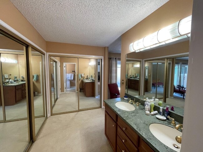 Building Photo - 55 Glengarry Way