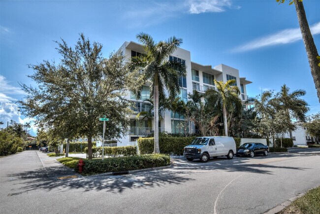 Building Photo - 900 SE 2nd St